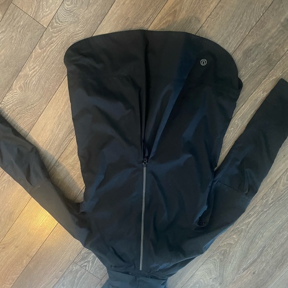Lululemon fo drizzle/rain supreme jacket - Picture 4 of 4
